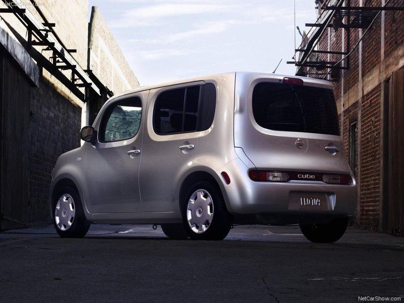 Nissan-Cube_2010_800x600_wallpaper_11.jpg