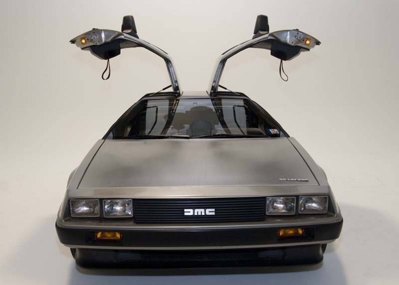 DeLorean_DMC-12_with_doors_open.jpg