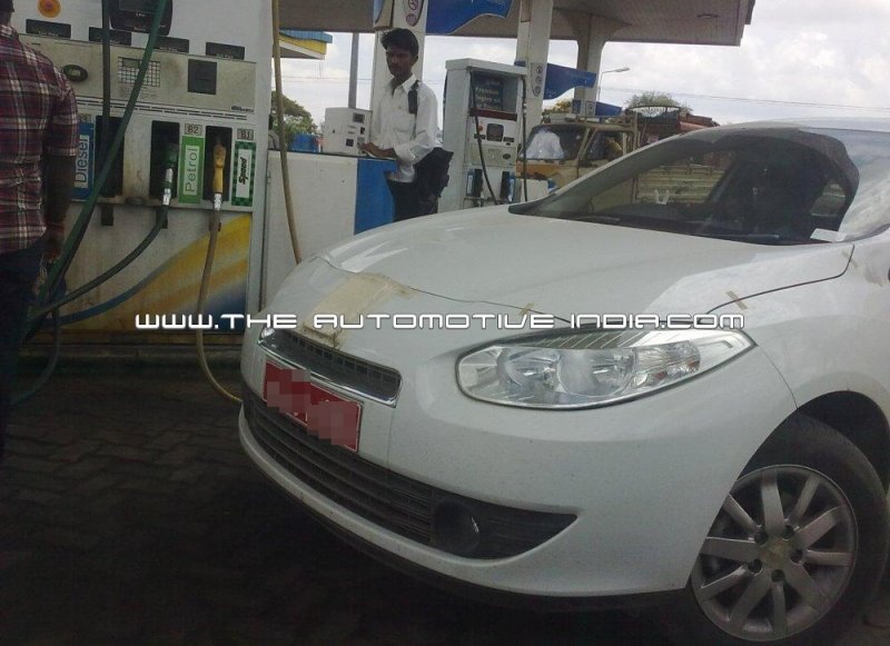 renault-fluence-spyshot-3.jpg