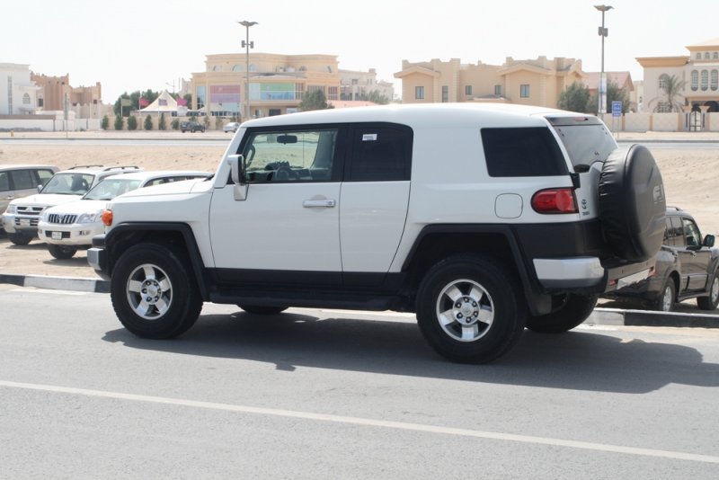 Introduce to compete the likes of Hummer H3 but in vain - Toyota FJ.jpg