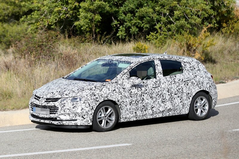 2017-chevrolet-cruze-hatchback-first-spy-photos-reveal-surprisingly-european-look_5.jpg