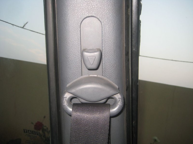 Y10i- Height Adjustable Seat Belts.JPG