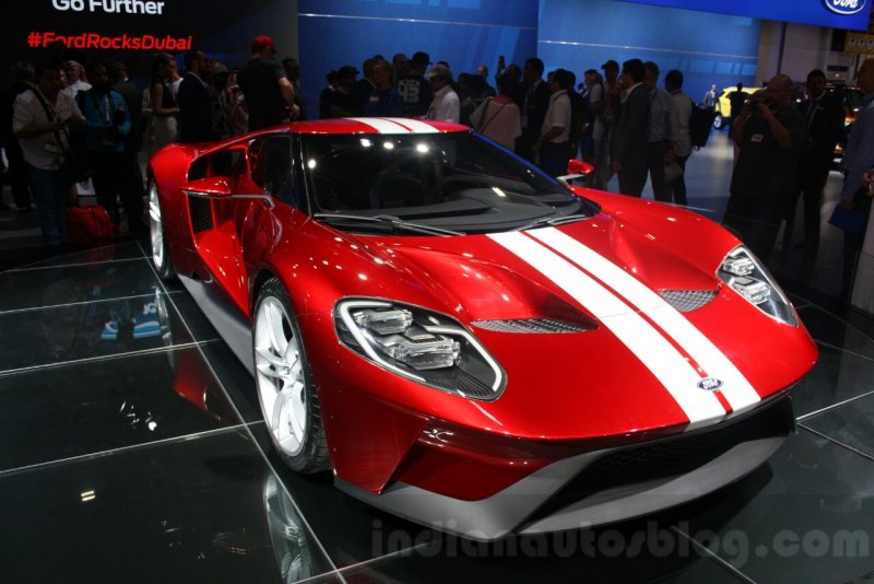 2017-Ford-GT-front-quarter-at-the-2015-Dubai-Motor-Show.jpg