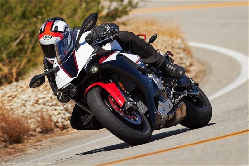 2015-Yamaha-R1S-Handling.jpg