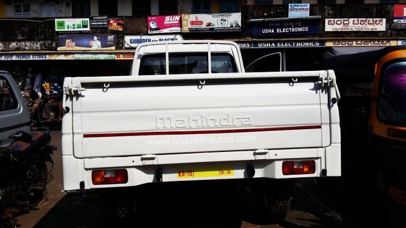 mahindra-imperio-pick-up-rear-end.jpg