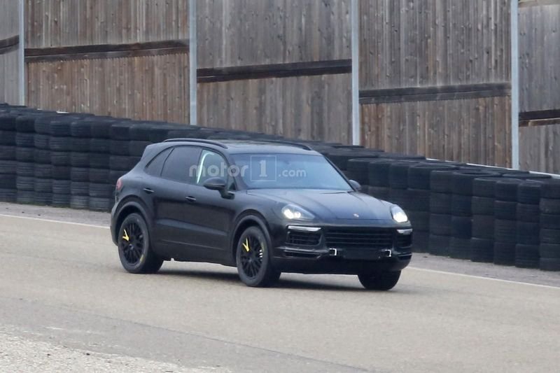 2018-porsche-cayenne-spied-for-the-first-time.jpg