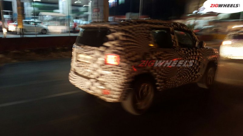 Jeep-Renegade-rear-three-quarter-snapped-testing-in-Delhi.jpg