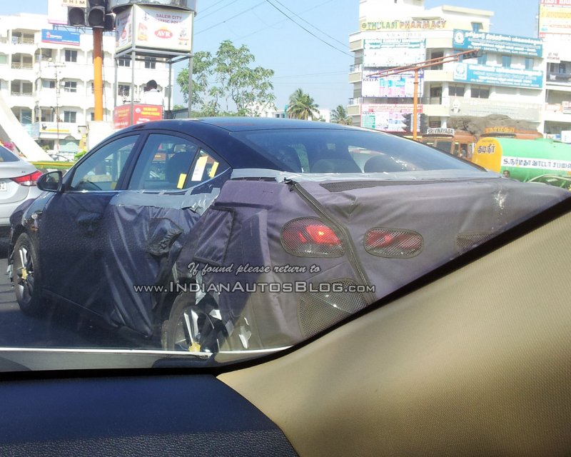2016-Hyundai-Elantra-rear-three-quarter-snapped-testing-in-India-for-first-time-Spied.jpg
