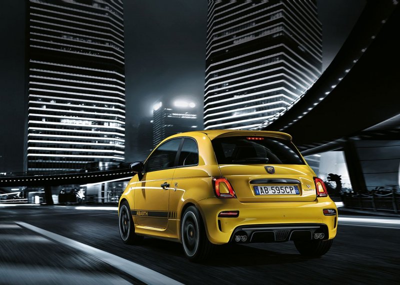 160511_Abarth_New_Abarth_595_02.jpg