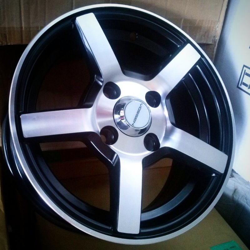 Vossen Replica Alloy Wheel.jpg