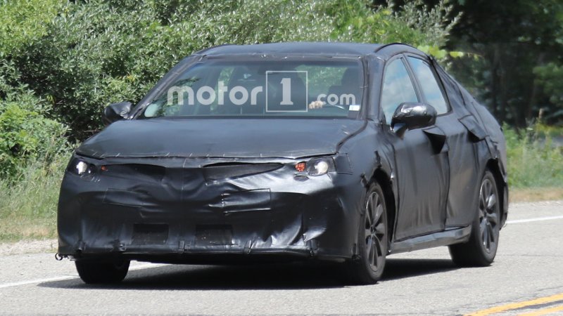 2018-toyota-camry-spy-photos.jpg