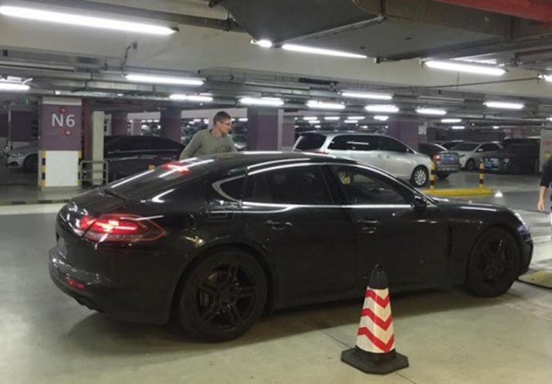 2017-Porsche-Panamera-spied-almost-no-camouflage-in-China.jpg