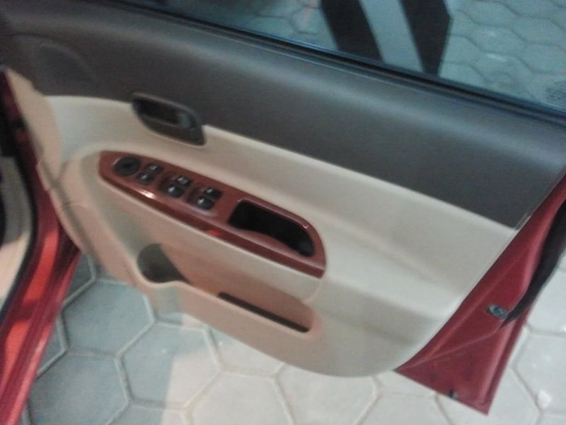 hyundai verna-door.jpg