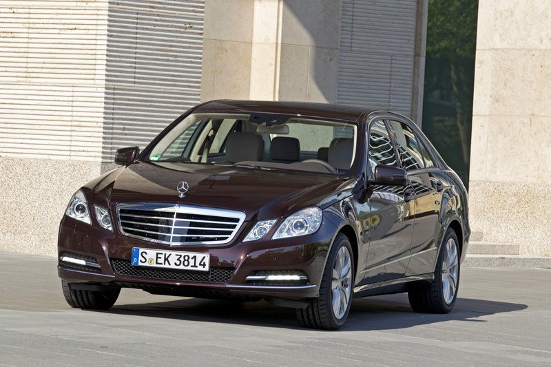 2009-mercedes-benz-e-clas-1_800x0w.jpg