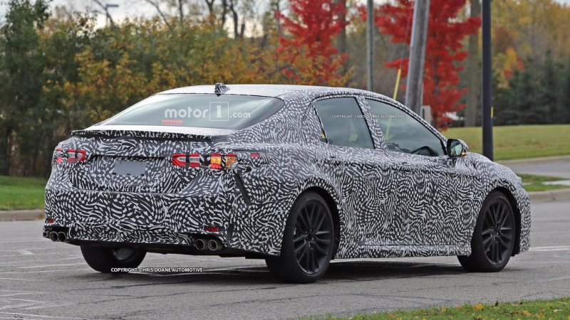 2018-toyota-camry-spy-photos (3).jpg