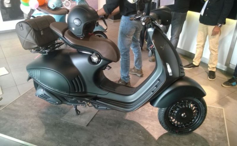 vespa-946-emporio-armani_827x510_41479197134.jpg