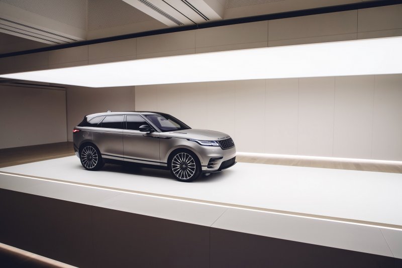 Range Rover Velar Reveal_001.jpg