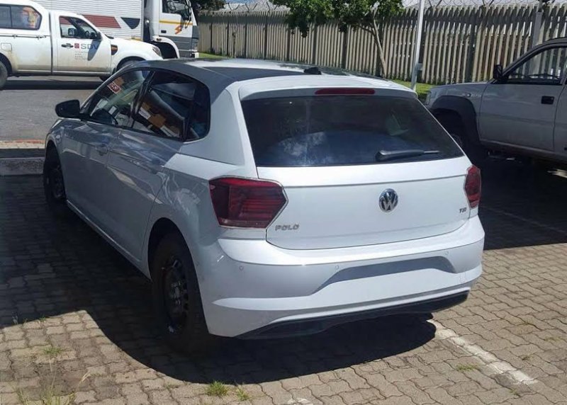 2017-volkswagen-polo-photographed-without-any-camo-in-south-africa_1.jpg