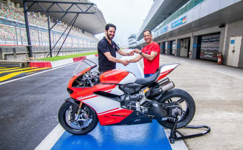 ducati-1299-superleggera-india-delivery.jpg