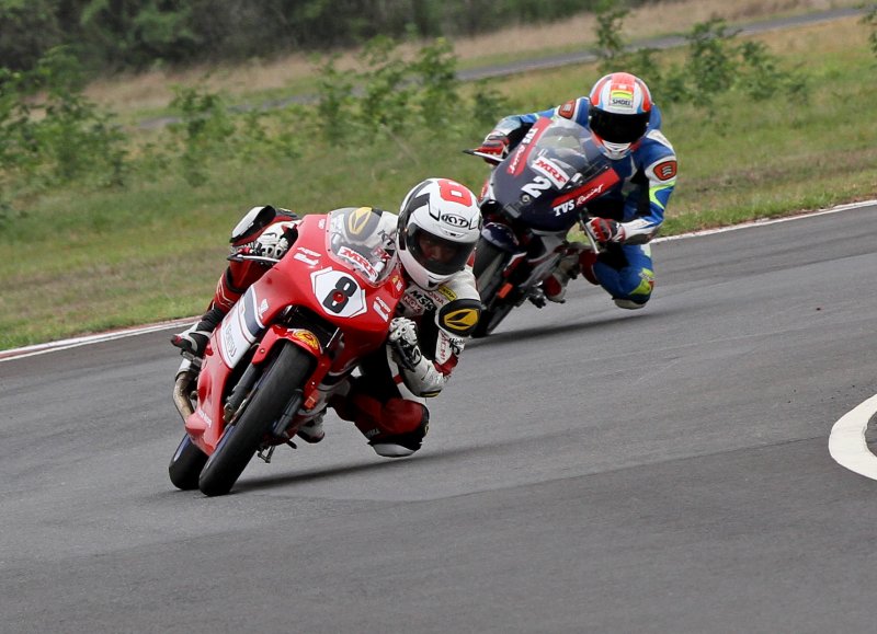 Rajiv Sethu (No.8), winner of Super Sport Indian (up to 165cc) race (July 08).jpg