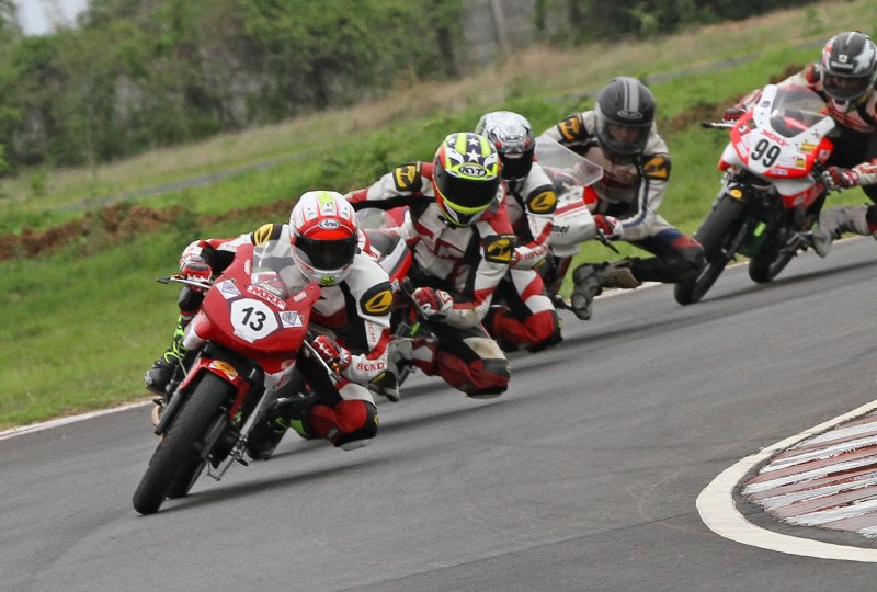 Aravind Balakrishnan (No.13), winner of Pro-Stock (up to 165cc) race (Aug 5).JPG