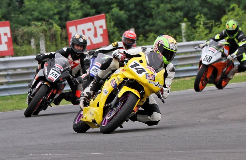 Dinesh Kumar (No.14), winner of Super Sport Indian (300-400cc) race (Aug 5).JPG