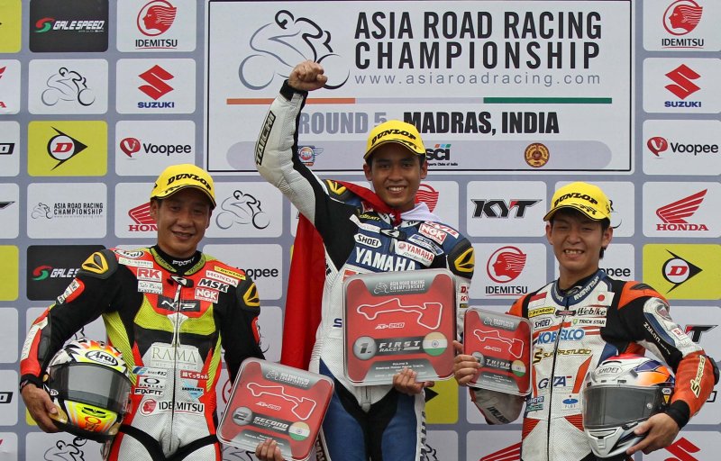 Galang Hendra Pratama (centre), winner of the AP250cc race, flanked by second-placed Tomoyoshi K.JPG