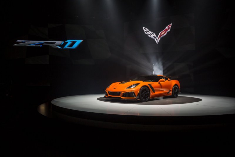 2019-Corvette-ZR1-WorldPremier-02.jpg