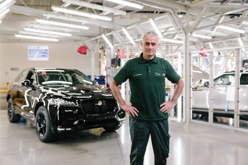 01_Jaguar F-PACE José Mourinho Surprise Visit.jpg