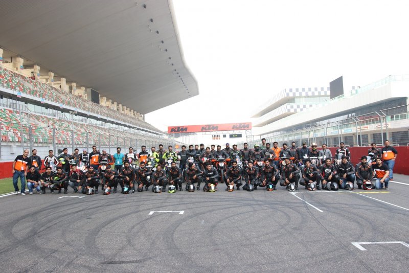 KTM Organizes Track Day (pic-4).JPG