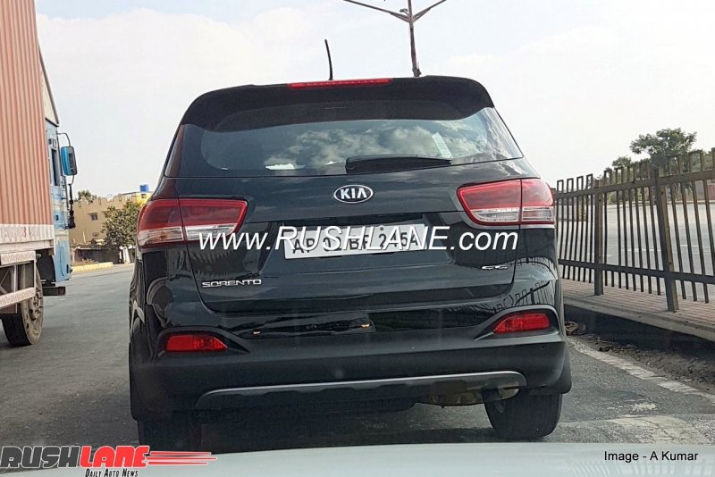 Kia-Sorento-GT-Line-rear-spy-shot-India.jpg