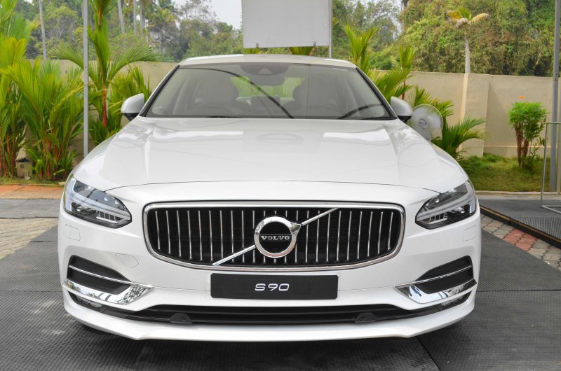 Volvo-S90.JPG