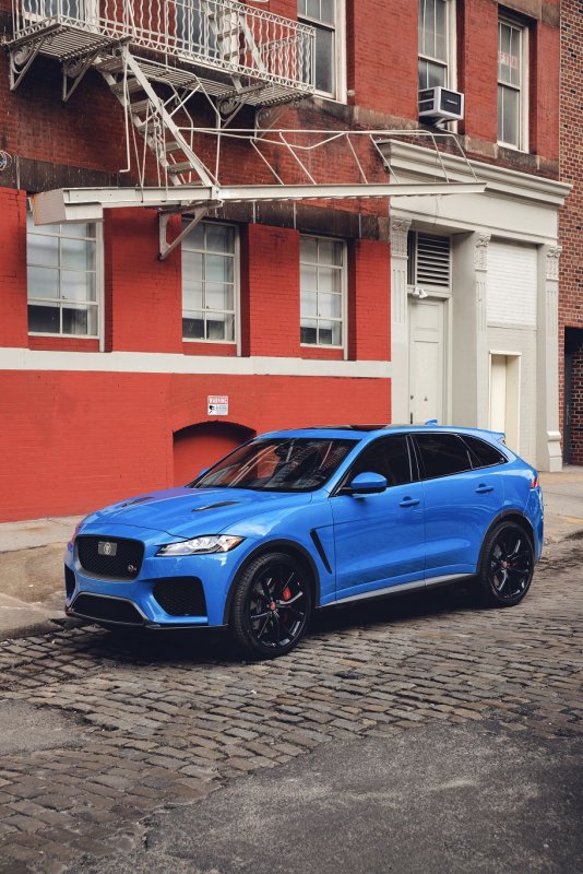 Jaguar_F-PACE_SVR_02.jpg