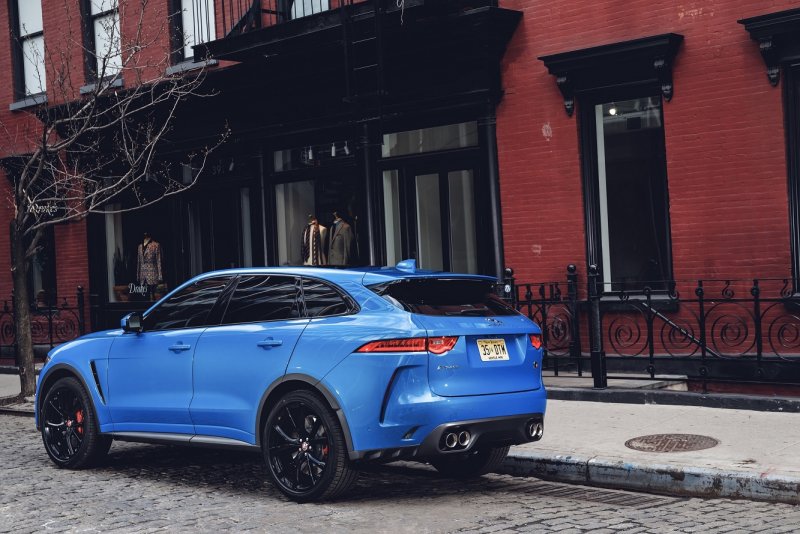 Jaguar_F-PACE_SVR_04.jpg