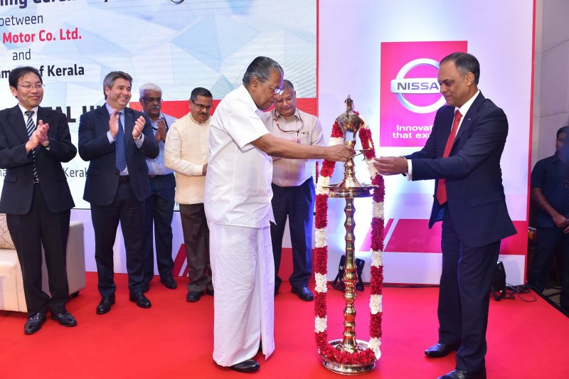 Shri Pinarayi Vijayan, Chief Minister for the government of Kerala and Tony Thomas, CIO, Nissan .JPG