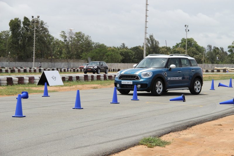 02 MINI Countryman Cooper S in action at MINI Urban Drive in Bangalore.JPG