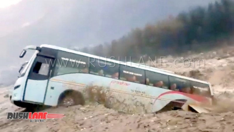 manali-volvo-bus-river-overflow-2018.jpg