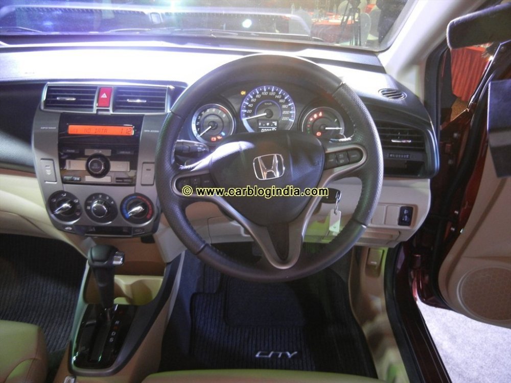 Honda-City-6-Gen-New-Model-2011-India-18.jpg