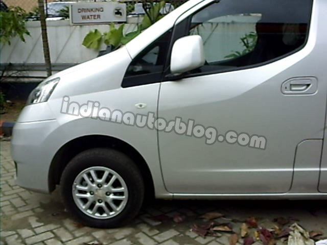 Nissan-NV200-5.jpg