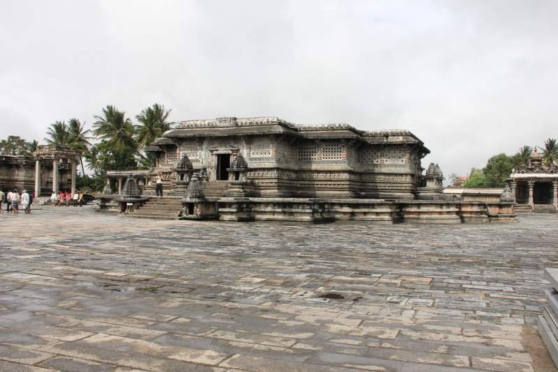 6 A view of the temple in Belur.JPG