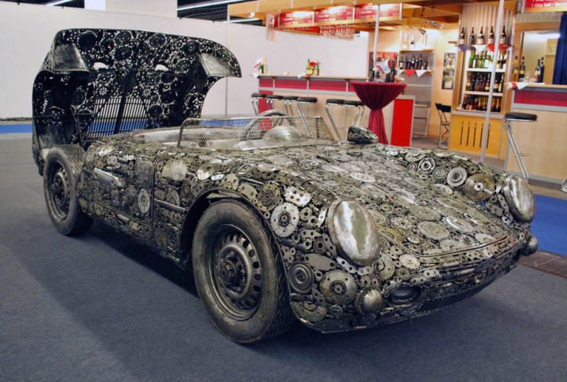 08scrapmetal-porsche-spyderiaa2011.jpg