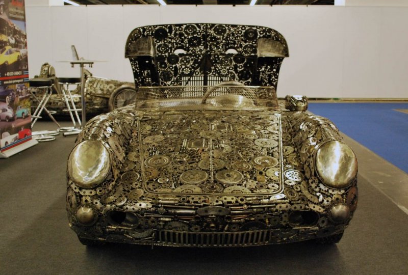 06scrapmetal-porsche-spyderiaa2011.jpg