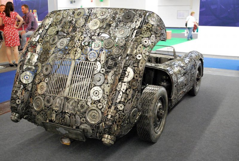 02scrapmetal-porsche-spyderiaa2011.jpg