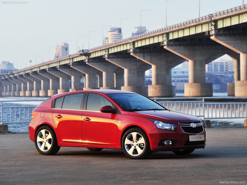 Chevrolet-Cruze_Hatchback_2012_800x600_wallpaper_0e.jpg