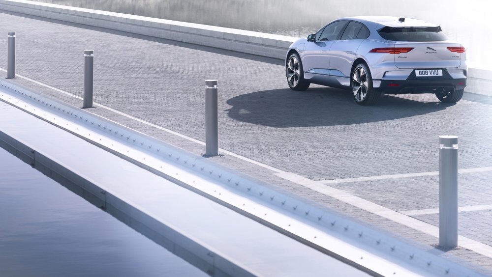 Jaguar_I-PACE_21MY_Rear.jpg