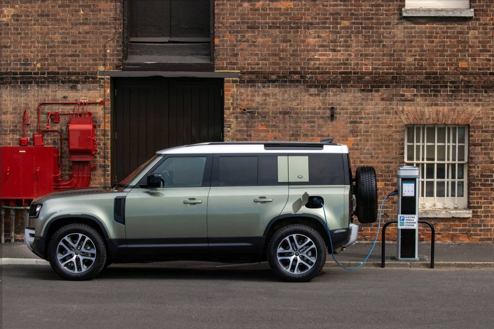 Land Rover Defender - PHEV - 1.jpg