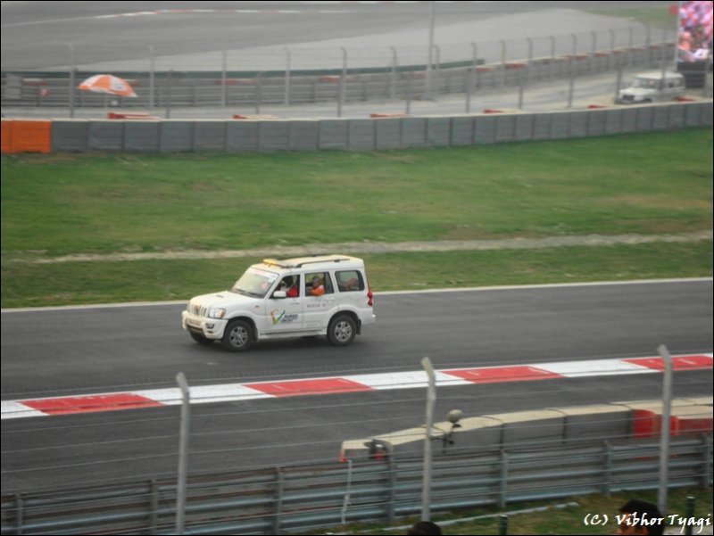 mahindra scorpio rescue vehicle.JPG