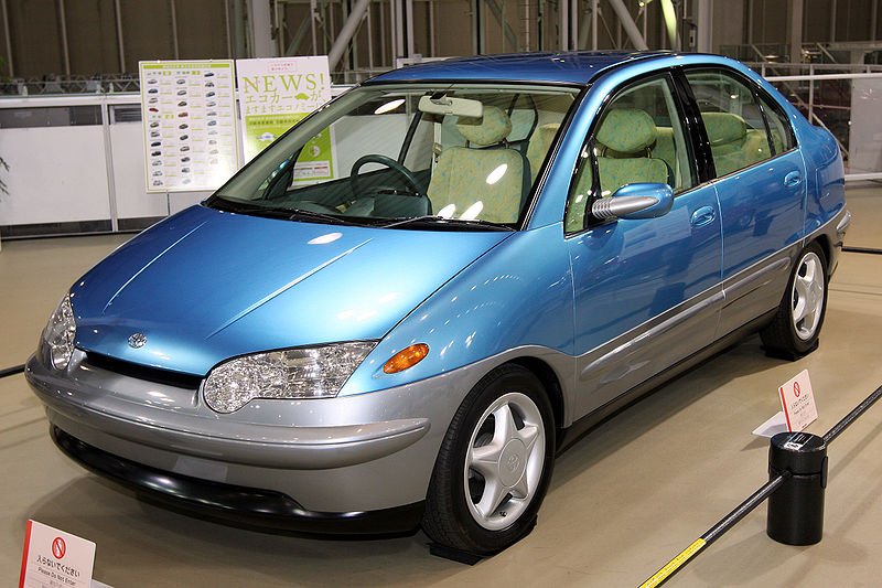 800px-Toyota_Prius_1996_prototype_front.jpg