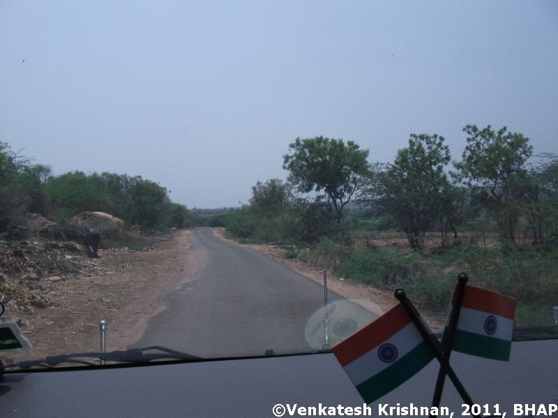 97 Road to Pattadakkal.JPG