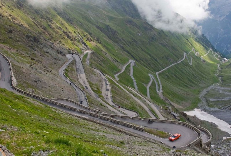 Stelvio-Pass-Italy (1).jpg